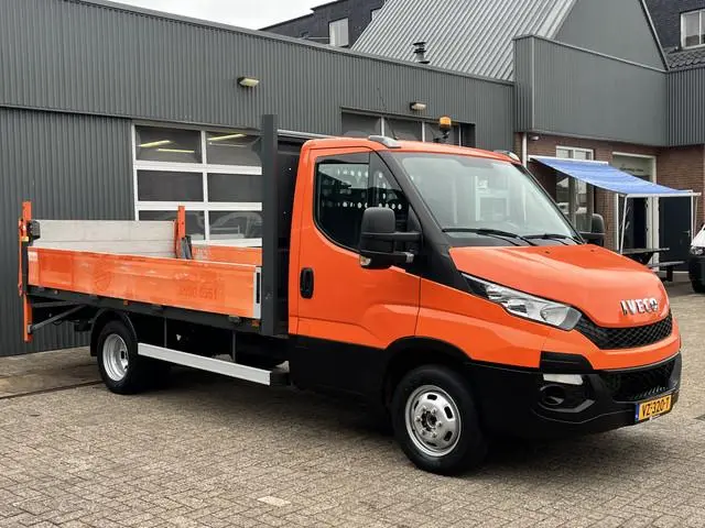 Iveco Daily 35C15 2.3 375 Trekhaak 3500kg Laadklep 500kg Navigatie Open laadbak Pick-up Euro 5 Bpm v...