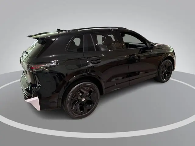 Volkswagen Tiguan R-Line 1.5 eHybrid 204 PK 6 versn. DSG · Voorstoelen verwarmbaar · Sfeerverlichtin...