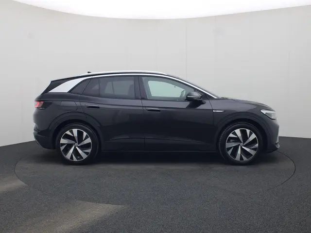 Volkswagen ID.4 First 77 kWh 204PK Navigatie · Apple Carplay/Android Auto · Camera + Parkeersensoren