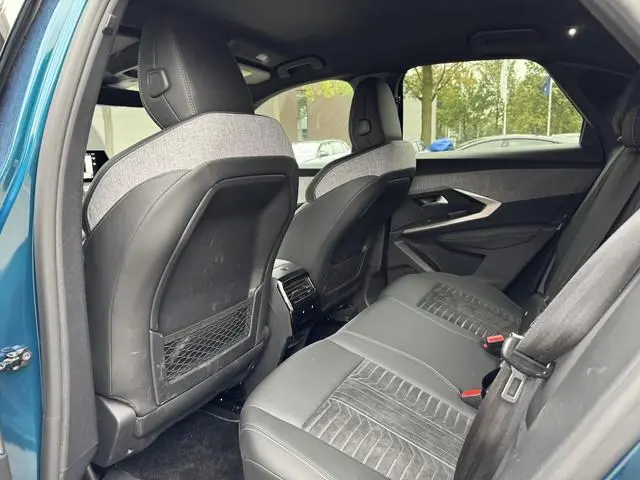 Peugeot e-3008