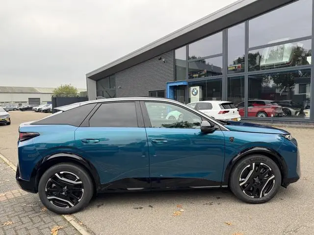Peugeot e-3008