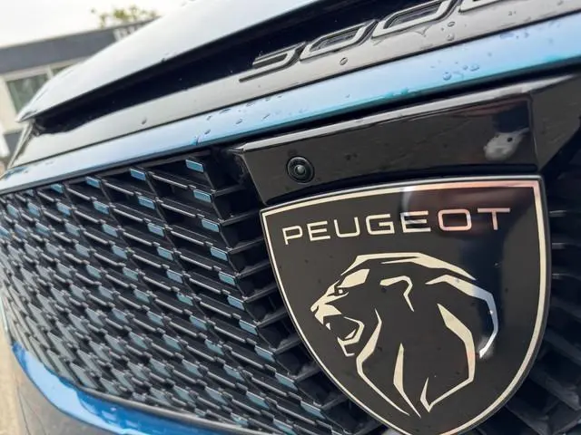 Peugeot e-3008
