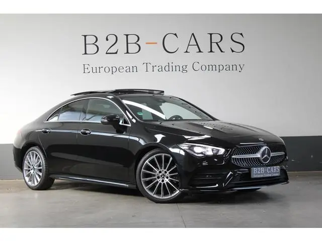 Mercedes-Benz CLA-klasse 180 d AMG | Panorama | LED | Stoelverwarming | DAB | Sfeerverlichting