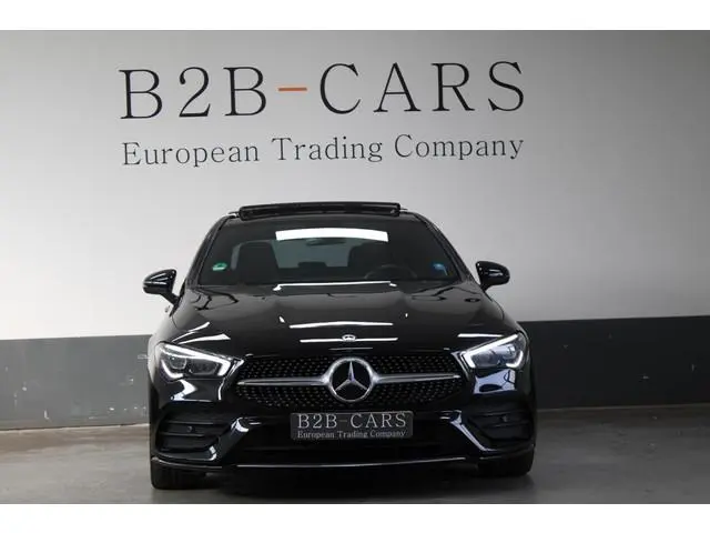 Mercedes-Benz CLA-klasse 180 d AMG | Panorama | LED | Stoelverwarming | DAB | Sfeerverlichting