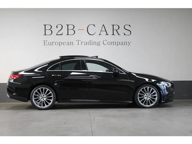 Mercedes-Benz CLA-klasse 180 d AMG | Panorama | LED | Stoelverwarming | DAB | Sfeerverlichting