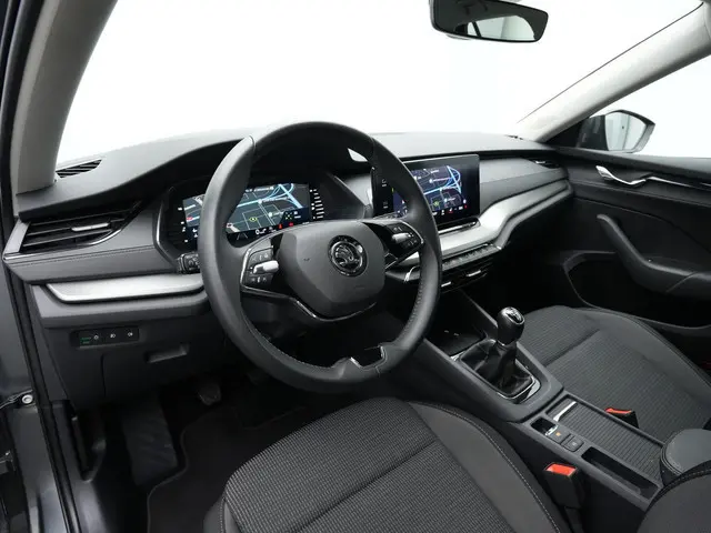 Skoda Octavia Combi 1.0 TSI 110 pk Business Edition | Trekhaak | Stuur-/stoelverwarming | Navigatie