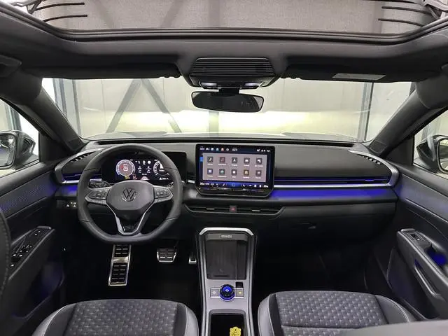 Volkswagen T-Roc 1.5 eTsi R-Line First Edition | Trekhaak | Pano | Black-style | Licht-pakket (IQ.Li...