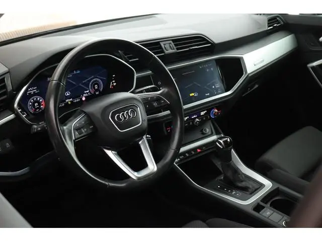 Audi Q3 35 TFSI 150pk S-Tronic Business Edition Trekhaak Standkachel Navigatie Stoelverwarming ACC