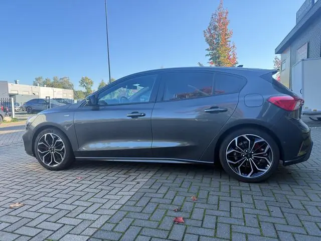 FORD FOCUS 1.0 125 pk ST-line X panoramadak, winterpakket, 19 inch lm, trekhaak, CarPlay, adp. kopla...