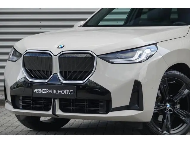 BMW X3 30e xDrive M Sport | Panodak | Trekhaak | Memory | Driving Assistant | 21 Inch | Iconic Glow...