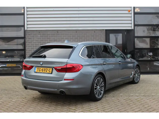 BMW 5-serie Touring 520d High Executive / Panoramadak / N.A.P.