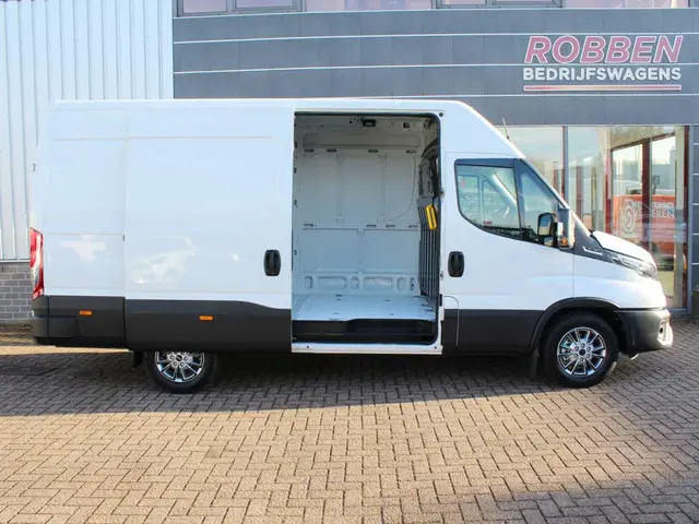 Iveco Daily 35S18 HA8  3.0 352L H2  Airco/Cruise/Cam/Nav Nieuw