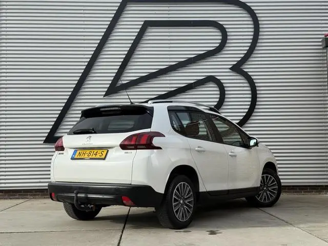 Peugeot 2008 1.2 PureTech Blue Lion 2e Eigenaar|Pano|Navi|Carplay|Trekhaak|Airco|Cruise|PDC|Elek ram...