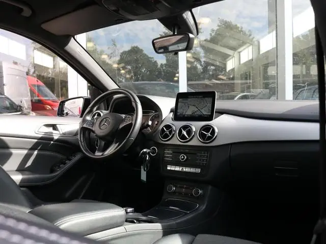 Mercedes-Benz B-klasse 180 Ambition Automaat | Trekhaak | Navigatie | Airco