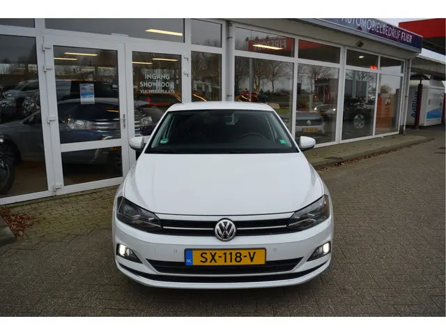 Volkswagen Polo 1.0 TSI Highline Executive | Adaptive | Clima | PDC V+A | CarPlay | Orig. NL | NAP |
