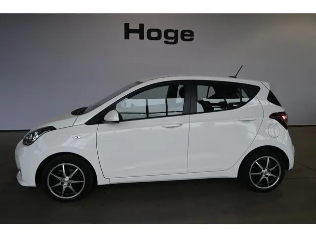 Hyundai i10 1.0i Comfort NAP! Airco Cruise Control Rijklaarprijs! Inruil Mogelijk!