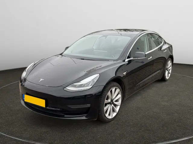 Tesla Model 3 Long Range AWD 75 kWh SOH 91%, Panoramadak, BTW, Auto Pilot, Stoelverwarming