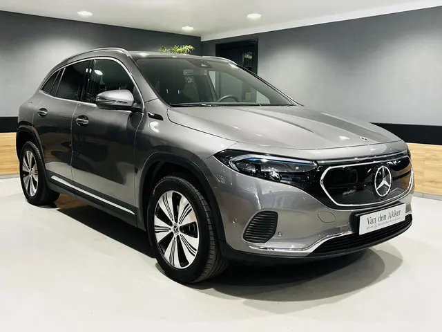 Mercedes-Benz EQA 250 Luxury 67kWh // Camera // Dode Hoek Ass. // D. Glas // Elektrische Achterklep...