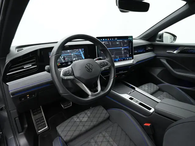 Volkswagen Passat Variant 1.5 eTSI 150 pk DSG R-Line Business | Trekhaak | IQ Light | Head-up displa...