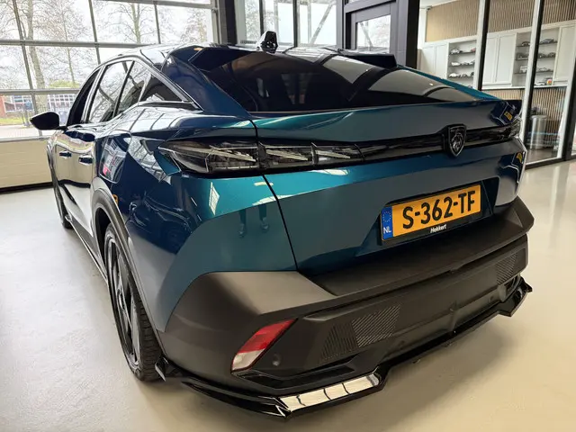 Peugeot 408 1.6 HYbrid GT 225pk EAT8 First Edition ACC, Massage, Leder/alcantara