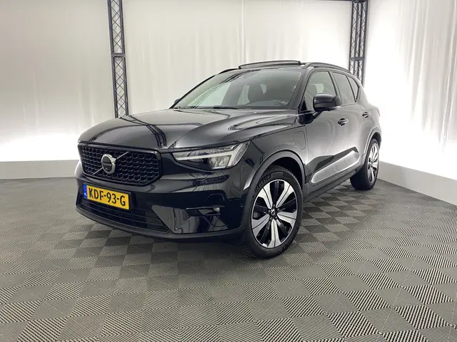 Volvo XC40 1.5 T5 Recharge Ultimate Dark | Pano dak | 360 Camera | Blis | Leer | Sportstoelen | El....