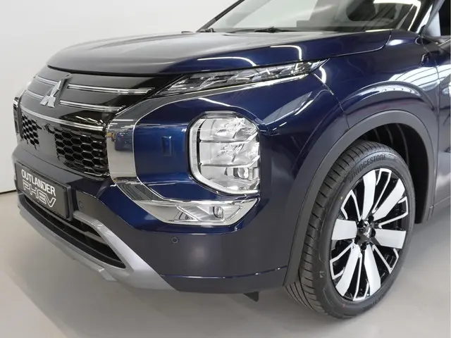 Mitsubishi Outlander 2.4 PHEV Instyle | Uit voorraad leverbaar | 1600 KG trekgewicht | 85 km elektri...