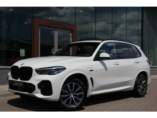 BMW X5 xDrive45e High Executive | M Pakket | Pano | Luchtvering | Trekhaak |