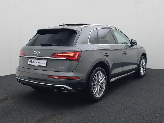 Audi Q5 50 TFSIe 220kW/299PK S edition quattro · Panoramadak · Camera · Elektrische Stoelverstelling · Apple/Android Car Play · Trekhaak · Leder · Garantie t/m 11-06-2030 of 100000km