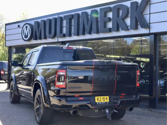 Dodge Ram 1500 5.7 V8 4x4 SPORT MARGE/BTW VRIJ BLACK EDITION