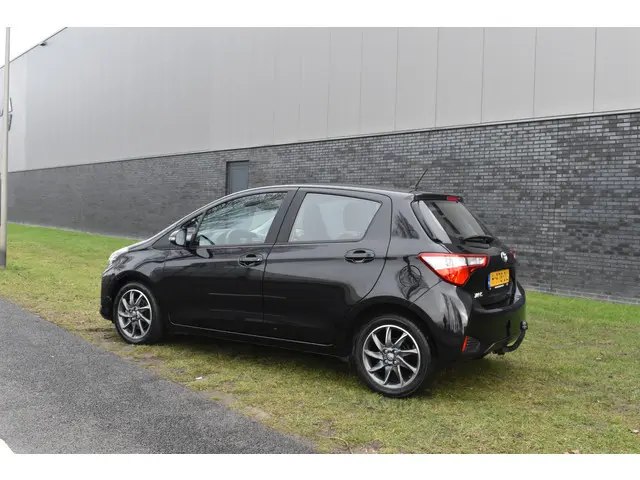 Toyota Yaris 1.5 VVT-i Active Automaat Trekhaak Parkeer camera Apple Carplay