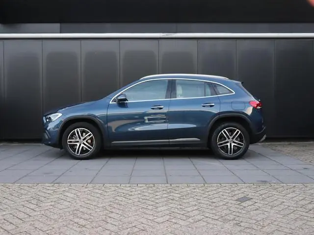 Mercedes-Benz GLA-klasse 250 e AMG Line | SOH 96,4% | LEDER | MEMORY | PANO-DAK | CAMERA | STOEL/STU...
