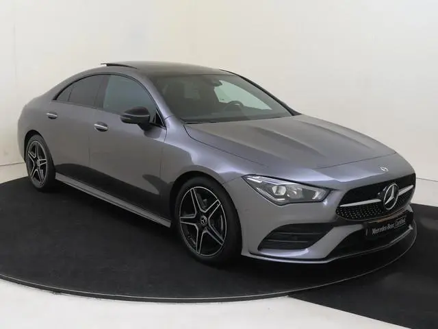Mercedes-Benz CLA-klasse 180 AMG Line / Stoelverwarming / Panaromadak / Achteruitcamera / Night-Pakk...