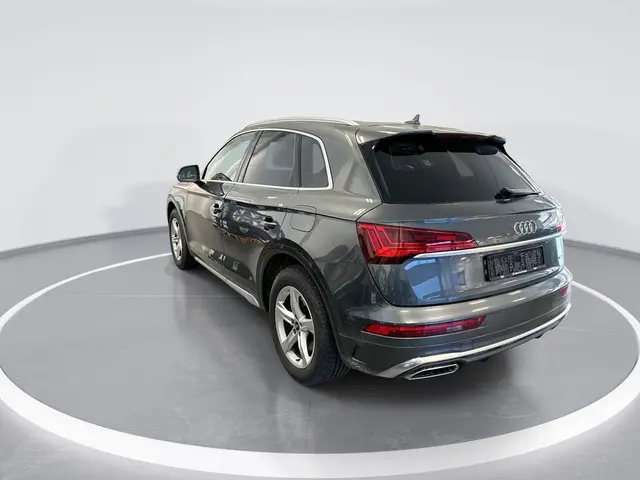 Audi Q5 55 TFSIe 367pk S-tronic S edition · Camera · Luchtvering · Wegklapbare Trekhaak · Elek. Voor...