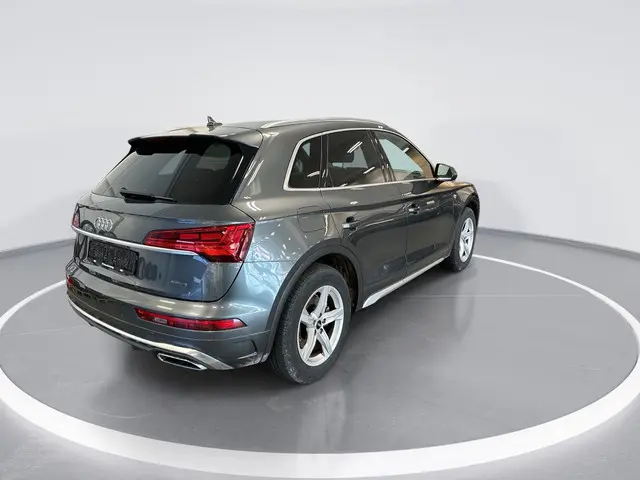 Audi Q5 55 TFSIe 367pk S-tronic S edition · Camera · Luchtvering · Wegklapbare Trekhaak · Elek. Voor...