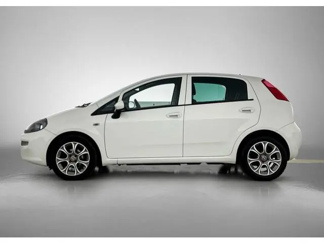Fiat Punto Evo 0.9 TwinAir Sempre | Parkeersensoren | Navigatie | Climate control