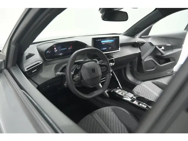 Peugeot 2008 PureTech 130 EAT8 Allure | 100% Benzine | Parkeersensoren Voor + Achter | Apple CarPlay | Climate Control