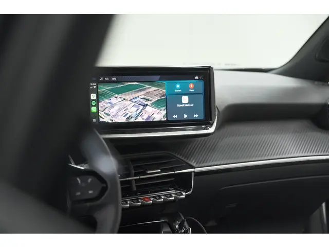 Peugeot 2008 PureTech 130 EAT8 Allure | 100% Benzine | Parkeersensoren Voor + Achter | Apple CarPlay | Climate Control