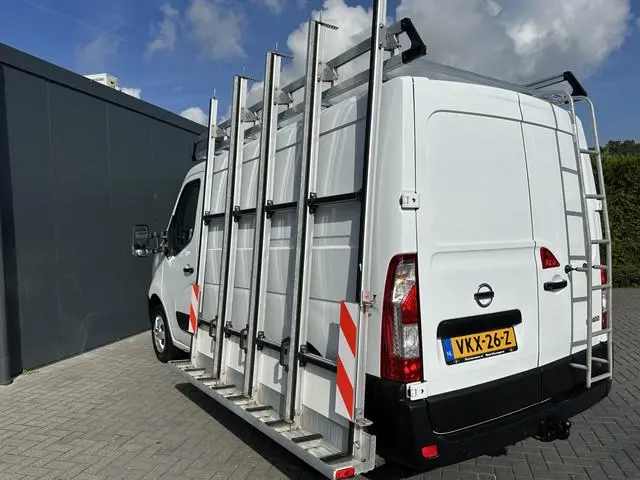 Nissan NV400