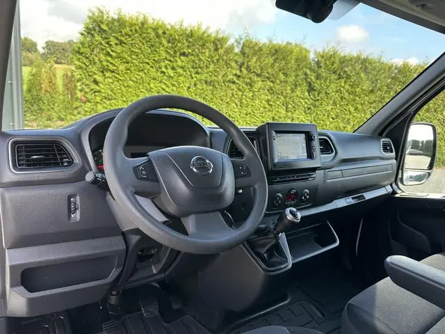 Nissan NV400