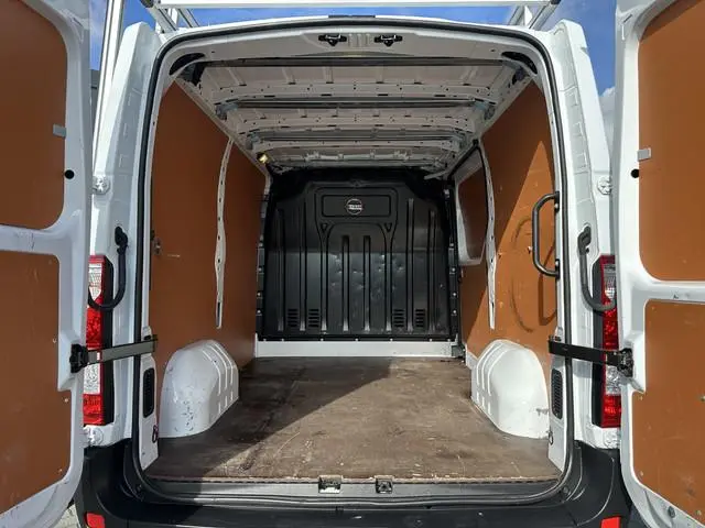 Nissan NV400