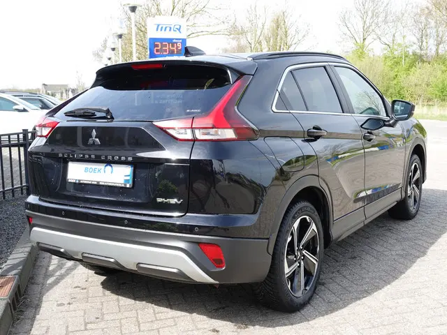 Mitsubishi Eclipse Cross 2.4 PHEV Intense SOH 98,9 % | H-LEER | CAMERA | LMV | NAVI | CRUISE