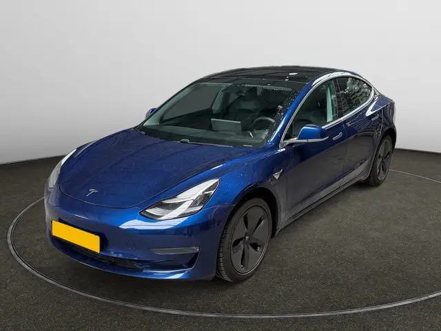 Tesla Model 3 Long Range AWD 75 kWh Trekhaak, Auto pilot, Panoramadak, Stoelverwarming