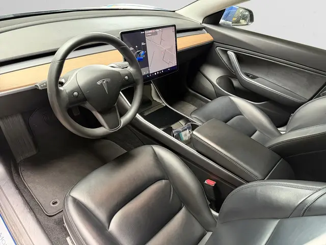 Tesla Model 3 Long Range AWD 75 kWh Trekhaak, Auto pilot, Panoramadak, Stoelverwarming