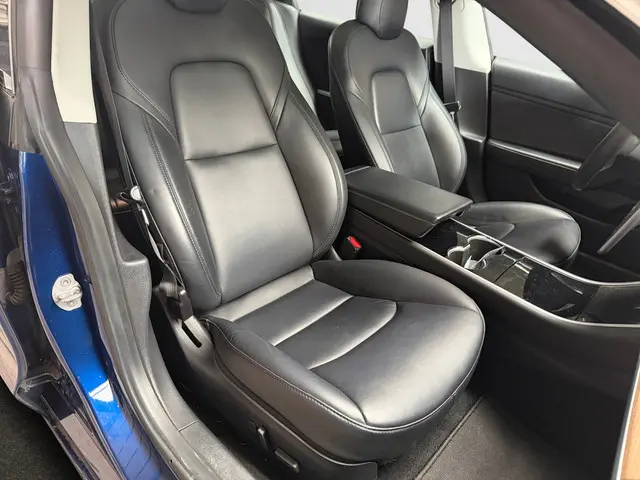 Tesla Model 3 Long Range AWD 75 kWh Trekhaak, Auto pilot, Panoramadak, Stoelverwarming