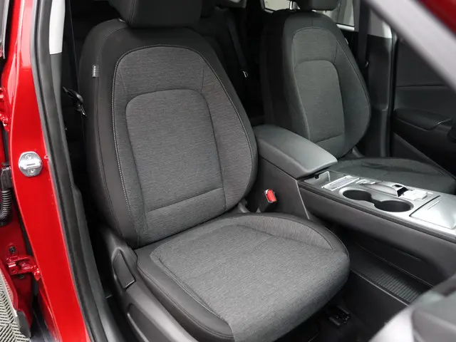 Hyundai Kona EV Comfort 39 kWh Aut- Stuur/Stoelverwarming, CarPlay, Led, Lane assist, Dynamic Select...