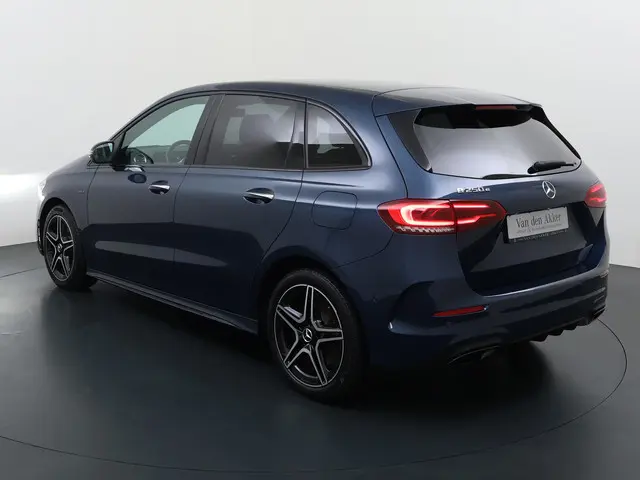 Mercedes-Benz B-klasse 250e AMG // Distronic // 360 Camera // Memory // Burmester // Headup // Keyle...