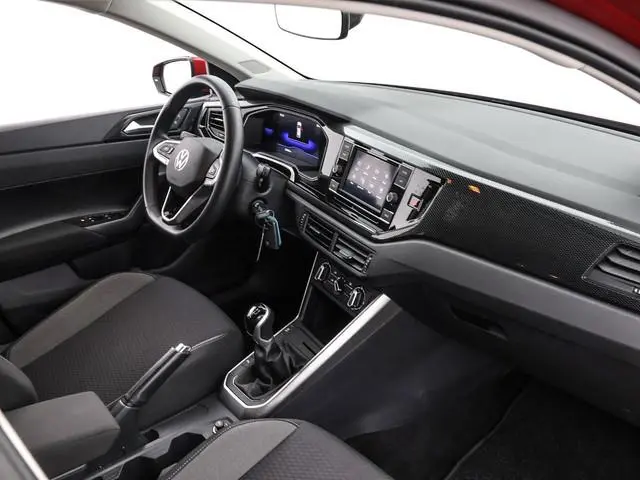 Volkswagen Polo 1.0 TSI 95pk Life · Apple/Android Car Play · ACC · Airco · DAB · P-Sensoren · Active...