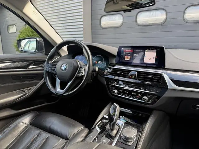 BMW 5-serie Touring 520i Corporate Lease High Executive | Panoramadak | Camera | DAB | Elektrische A...