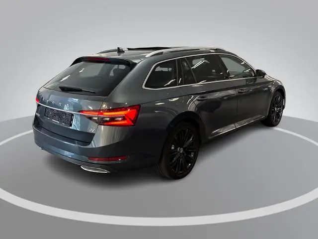 Skoda Superb Combi 1.4 TSI iV 218pk DSG Laurin & Klement · Panoramadak · Inklap. Trekhaak · Canton A...