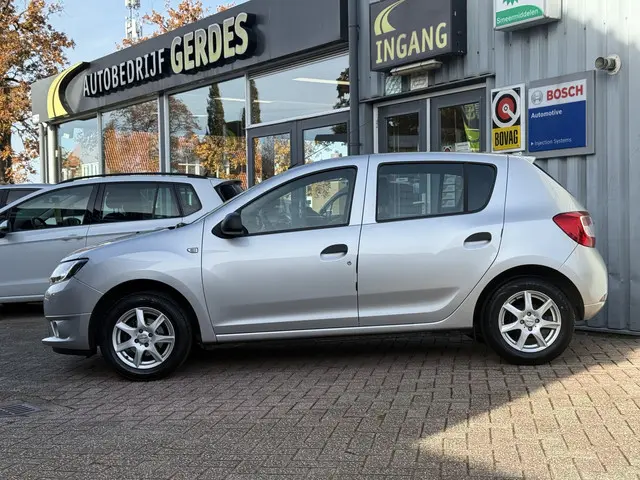 Dacia Sandero 0.9 TCe Lauréate. | AIRCO | HOGE INSTAP | LICHTMETAAL |